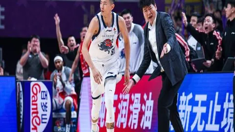 《热刺去年夏窗瞄准罗杰斯，蓝军紧随其后：维拉婉拒转会风云》